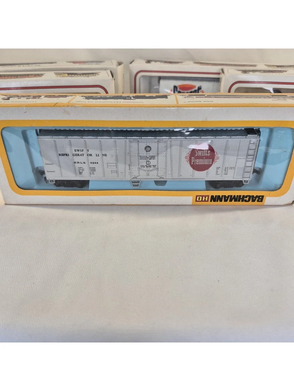 HO Scale Bachmann HD Swift's Premium Refrigerator Lines 51 Ft Boxcar Train #1123